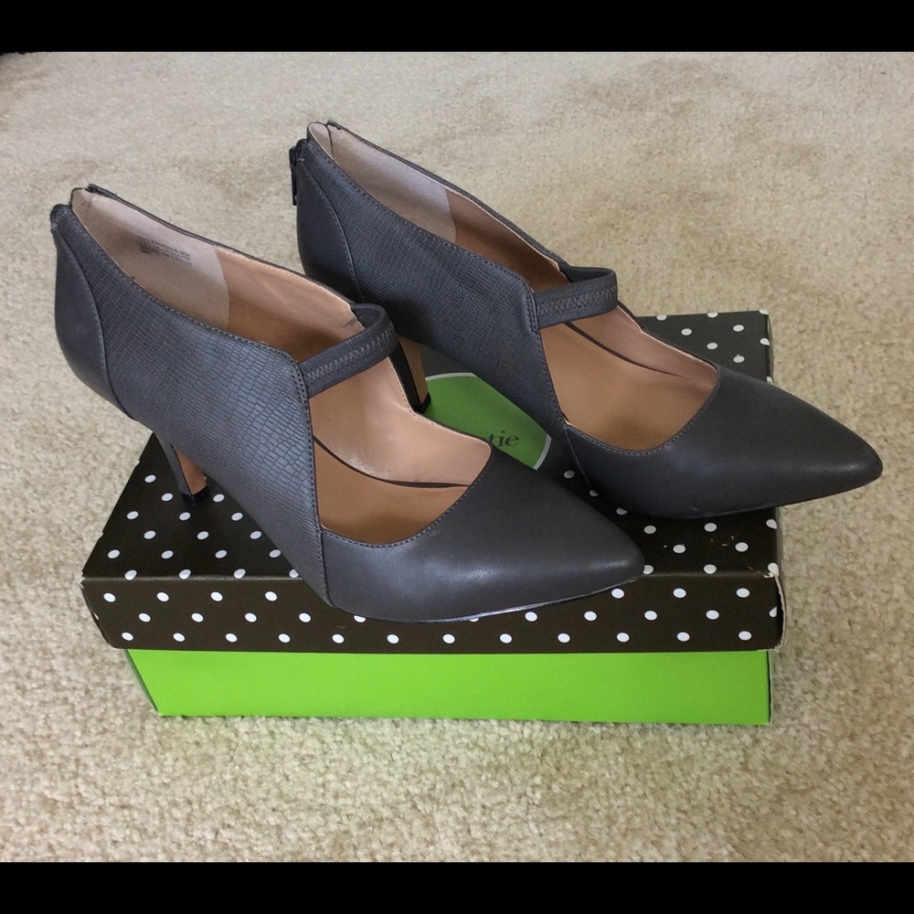 🌸Like New Dark Grey Heels🌸